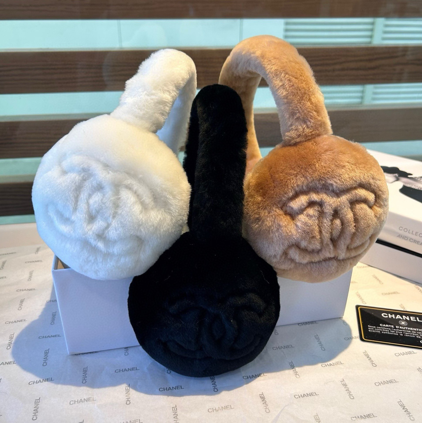 、男女同款🌈疯狂打call值得拥有💫
💕人间白富美,网红明星同款😍
香奈儿滑雪耳罩，日常保暖☺出行必备✈