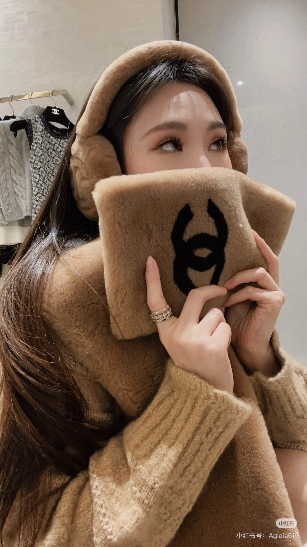 、男女同款🌈疯狂打call值得拥有💫
💕人间白富美,网红明星同款😍
香奈儿滑雪耳罩，日常保暖☺出行必备✈