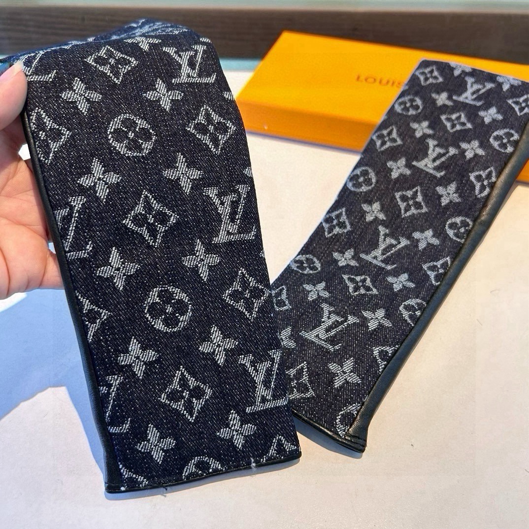 
2025🧤LV新品长款手套，时尚机车🚗手套，秋冬新品布内里，时尚🌺上手超舒适柔软、百搭！集美女神必备🌹