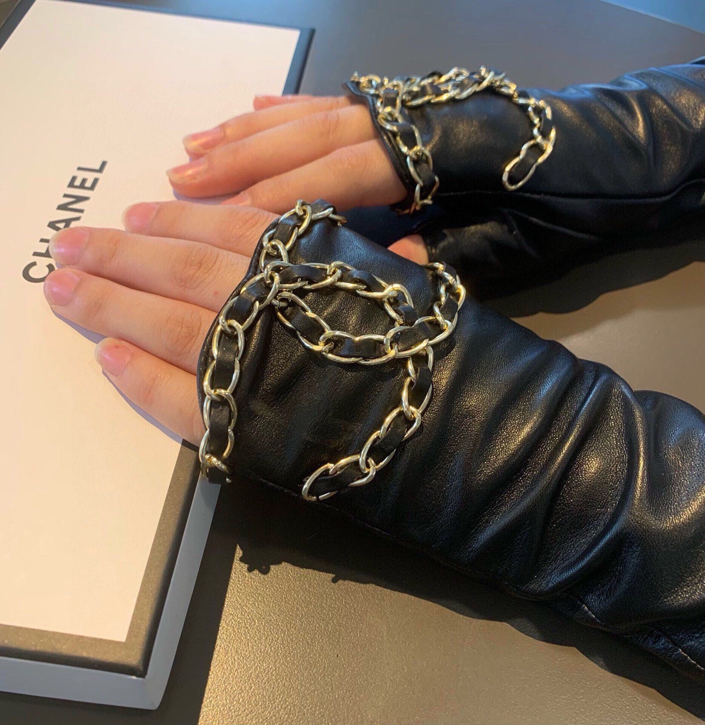 
香奈儿 CHANEL🌸女款 爆款 露指连袖长手套 进口原版埃塞皮（一级羊皮）大双C实物超美 💫✈️出口