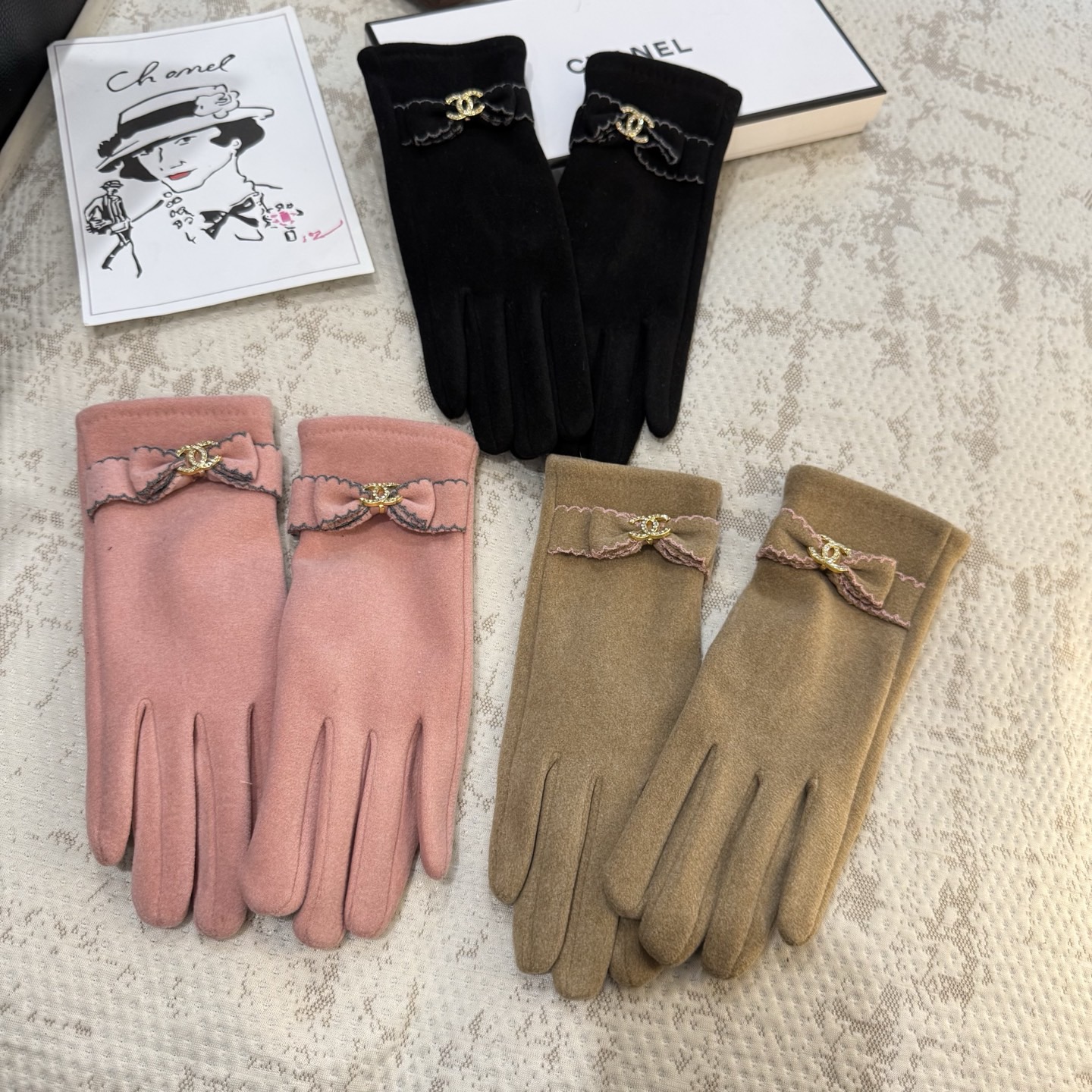 Chanel香奈儿专柜新品羊毛手套，时尚手套，秋冬保暖加绒内里，超仙上手超舒适柔软、百搭！均码