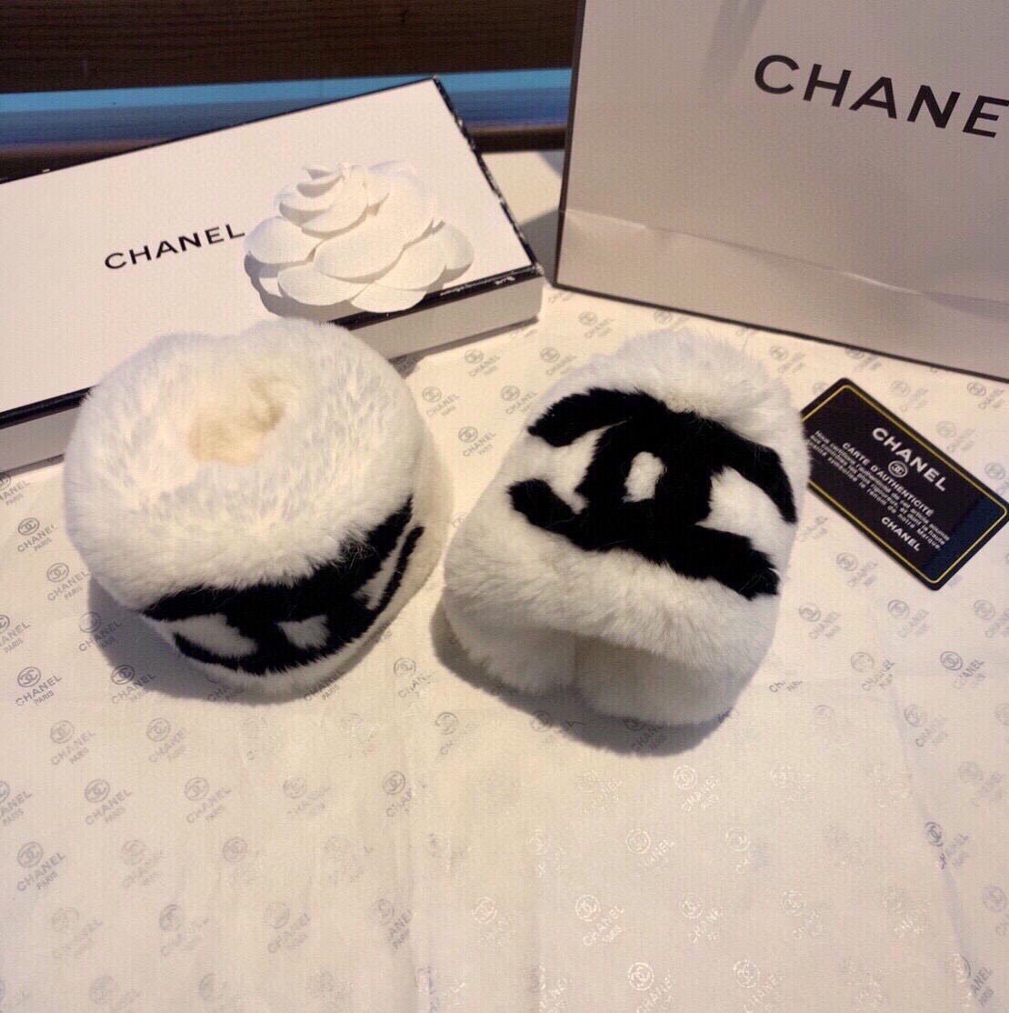 🌈疯狂打call值得拥有💫
💕香奈儿护宛,网红明星同款😍
🌈日常保暖☺出行必备✈️
日常装饰凹造型简直太