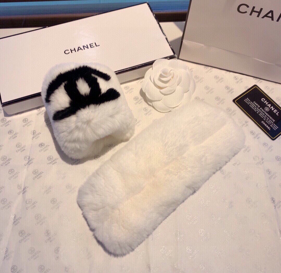 🌈疯狂打call值得拥有💫
💕香奈儿护宛,网红明星同款😍
🌈日常保暖☺出行必备✈️
日常装饰凹造型简直太