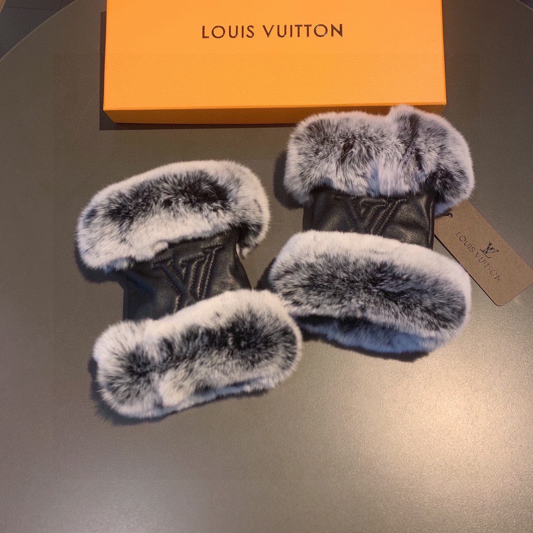 路易威登LV2025秋冬短款懒兔毛羊皮刺绣手套👍值得对比。。同款不同品质，秒杀市场差产品，进口一级羊皮➕