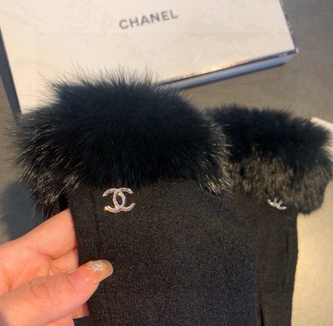 Chanel 香奈儿2025秋冬懒兔毛羊毛手套👍值得对比。。同款不同品质，秒杀市场差产品，羊毛十懒兔毛内