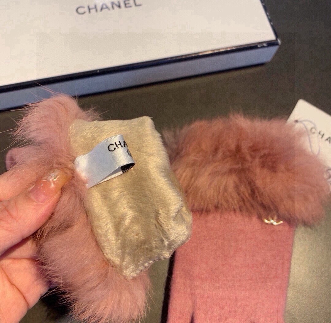 Chanel 香奈儿2025秋冬懒兔毛羊毛手套👍值得对比。。同款不同品质，秒杀市场差产品，羊毛十懒兔毛内