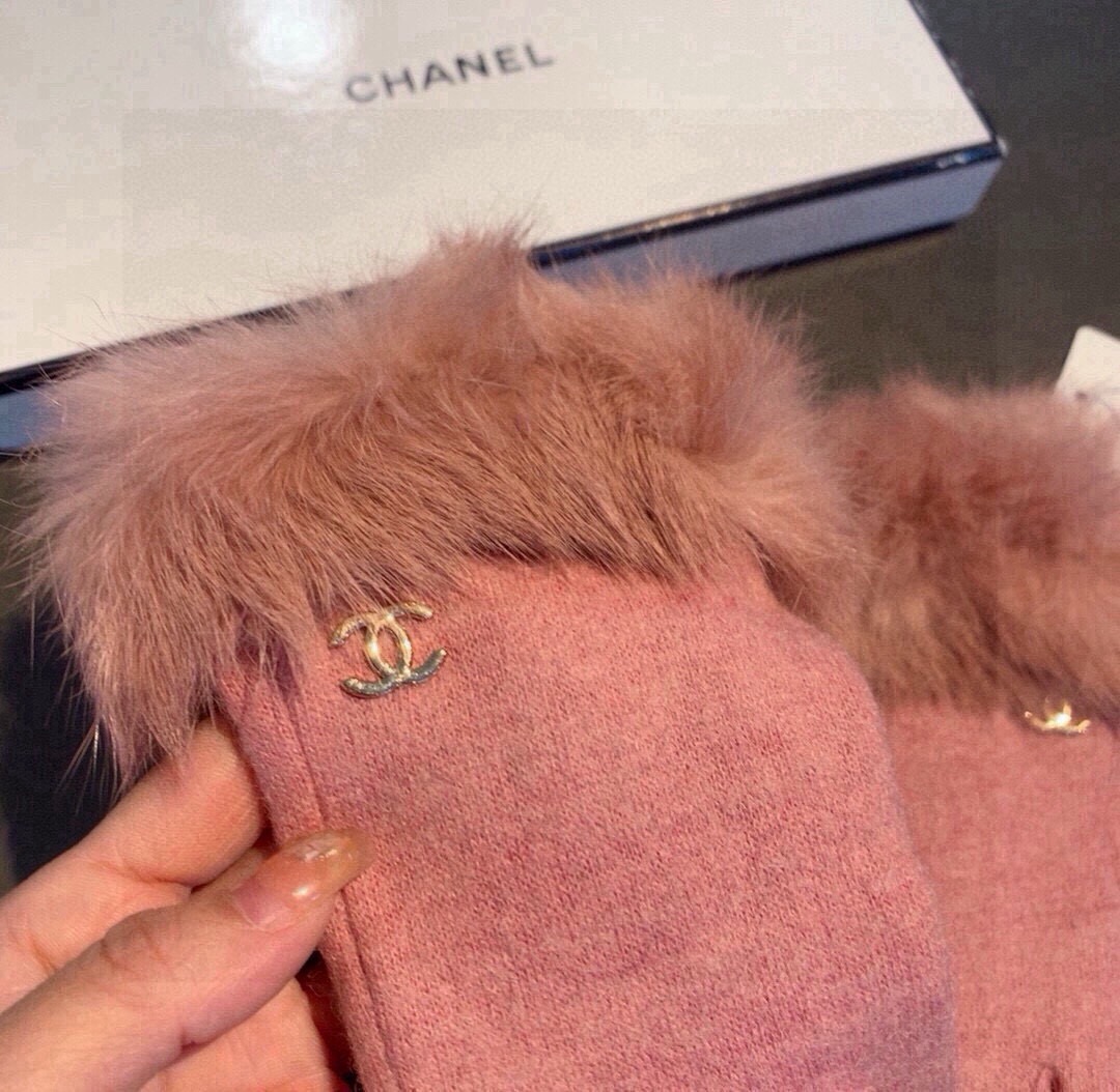 Chanel 香奈儿2025秋冬懒兔毛羊毛手套👍值得对比。。同款不同品质，秒杀市场差产品，羊毛十懒兔毛内