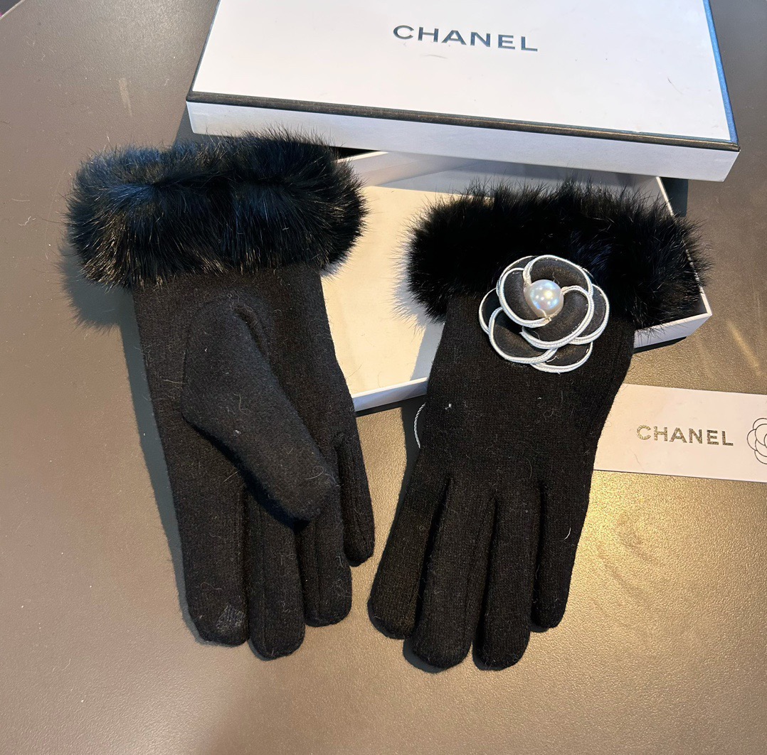 Chanel 香奈儿2025秋冬懒兔毛羊毛手套👍值得对比。。同款不同品质，秒杀市场差产品，羊毛十懒兔毛内