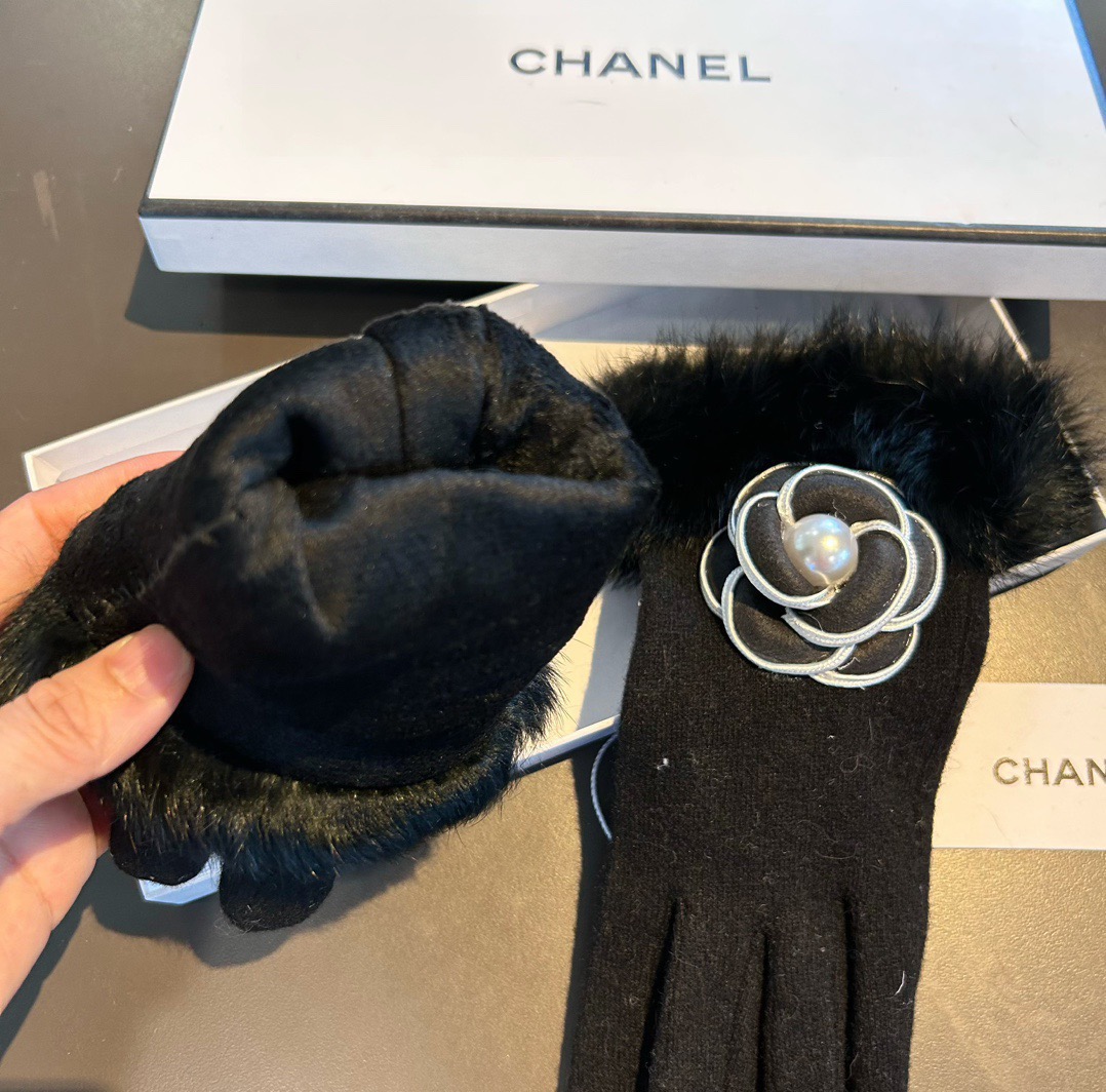 Chanel 香奈儿2025秋冬懒兔毛羊毛手套👍值得对比。。同款不同品质，秒杀市场差产品，羊毛十懒兔毛内