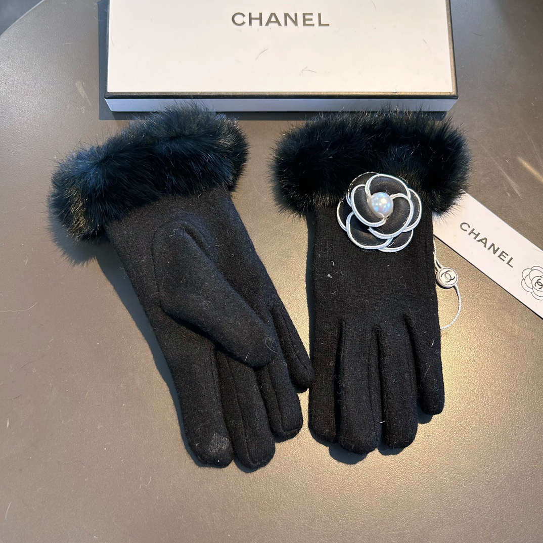 Chanel 香奈儿2025秋冬懒兔毛羊毛手套👍值得对比。。同款不同品质，秒杀市场差产品，羊毛十懒兔毛内