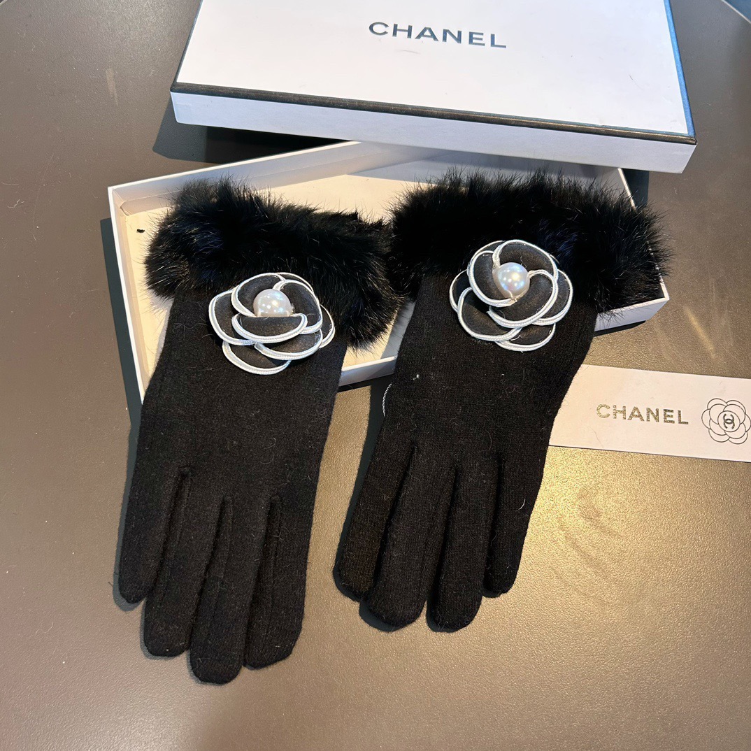 Chanel 香奈儿2025秋冬懒兔毛羊毛手套👍值得对比。。同款不同品质，秒杀市场差产品，羊毛十懒兔毛内