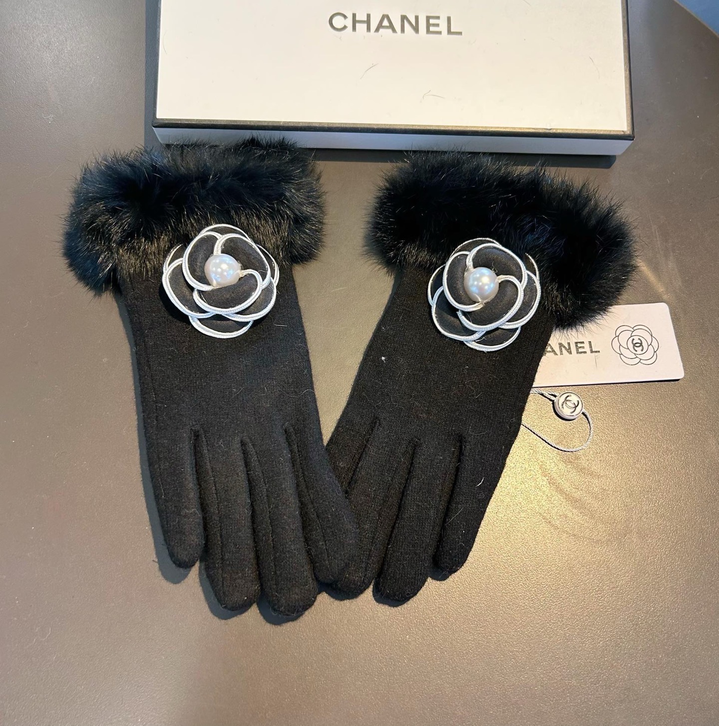 Chanel 香奈儿2025秋冬懒兔毛羊毛手套👍值得对比。。同款不同品质，秒杀市场差产品，羊毛十懒兔毛内