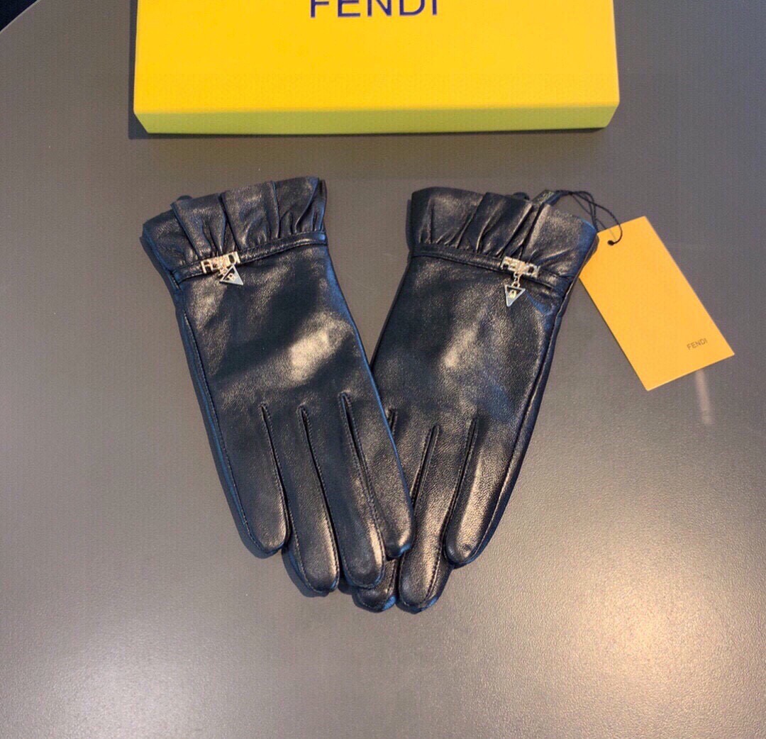 芬迪FENDI✨2025秋冬波浪纹原版五金💕一级羊皮手套👍手机触屏，值得对比。。同款不同品质，秒杀市场差