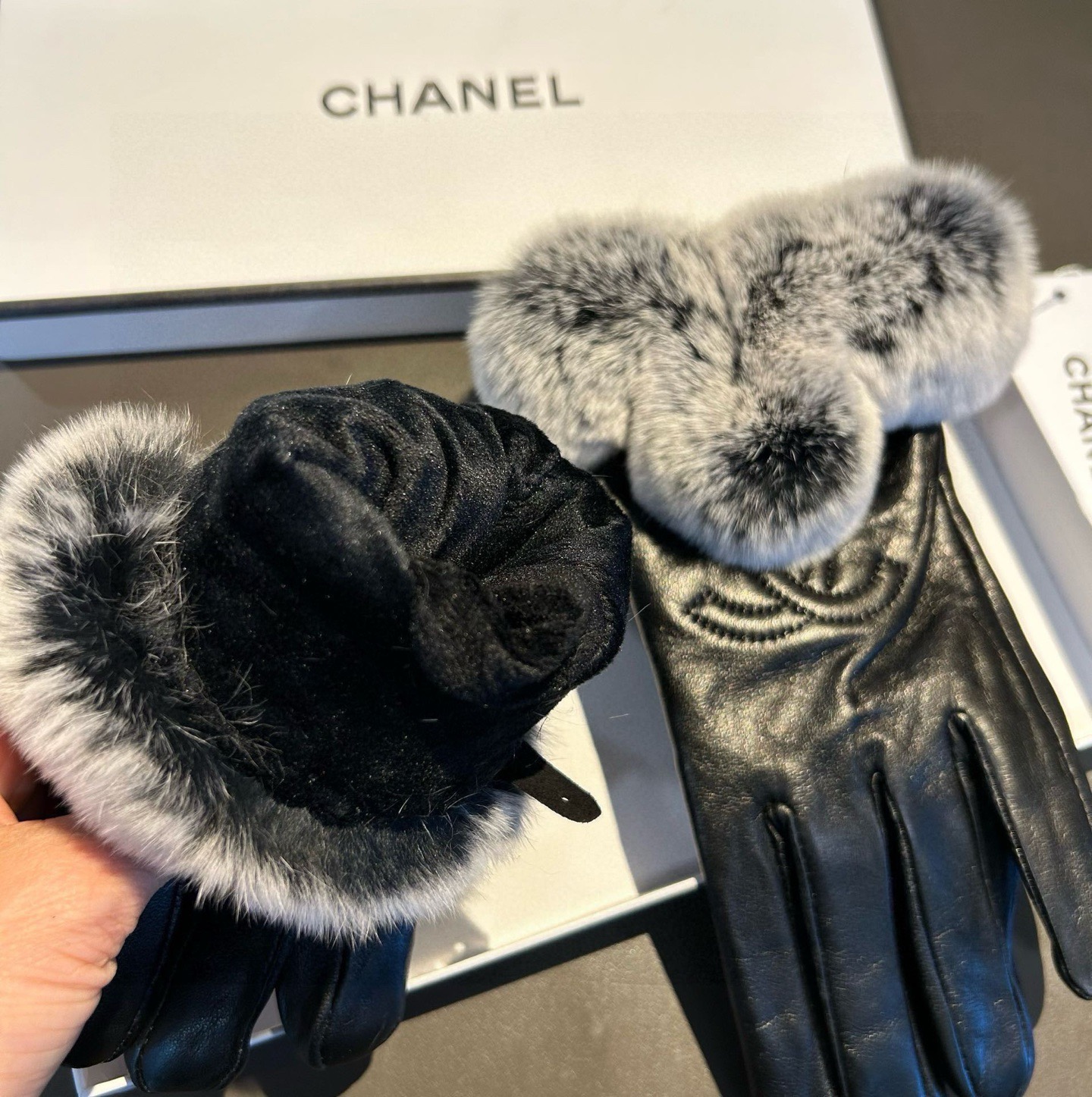 Chanel 香奈儿2025秋冬懒兔毛羊皮手套👍值得对比。。同款不同品质，秒杀市场差产品，进口一级羊皮➕