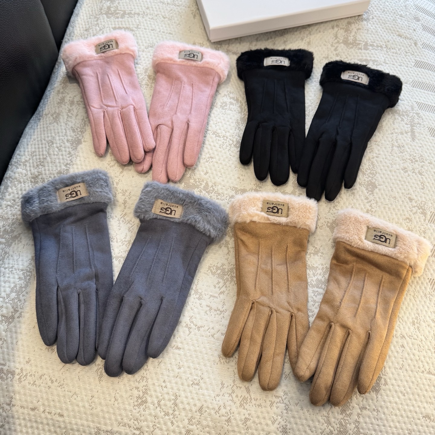 UGG2025秋冬懒兔毛羊毛手套👍值得对比。。同款不同品质，秒杀市场差产品，羊毛十懒兔毛内里加绒 🙌经典
