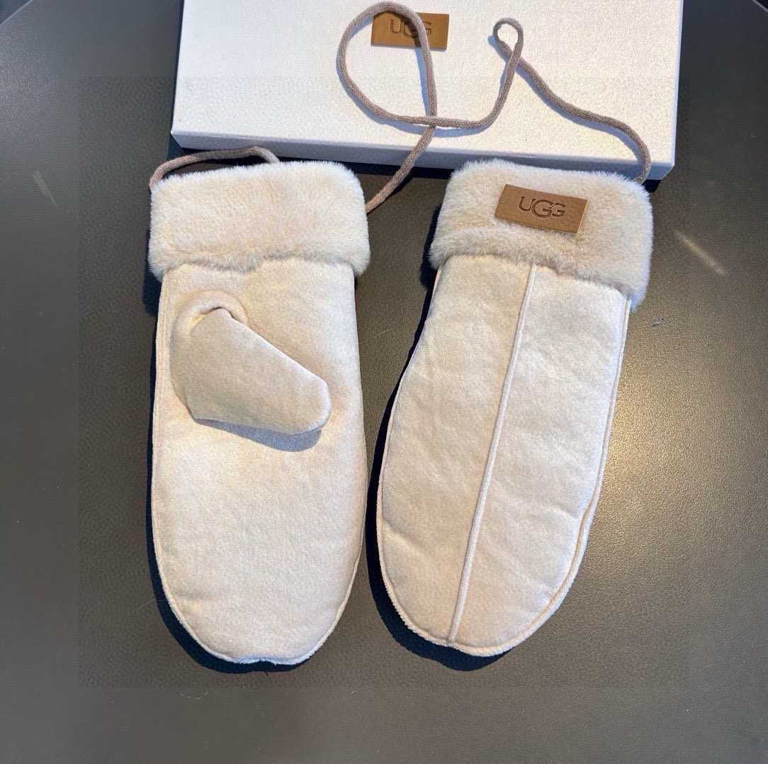 UGG2025秋冬挂肩羊毛手套👍值得对比。。同款不同品质，秒杀市场差产品，羊毛十懒兔毛内里加绒 🙌经典不