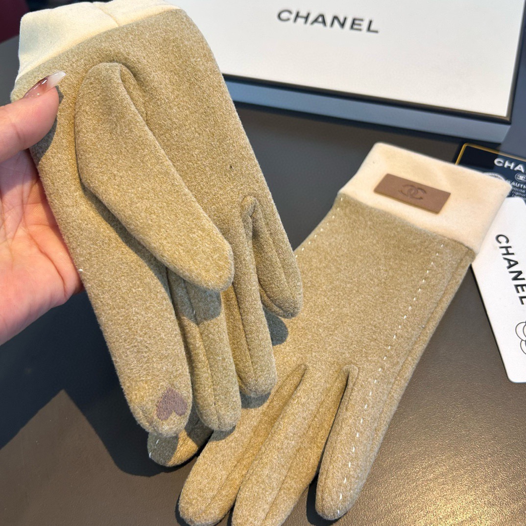 2025新款Chanel香奈儿专柜新品羊毛手套，时尚手套，秋冬保暖加绒内里，上手超舒适柔软、百搭！均码