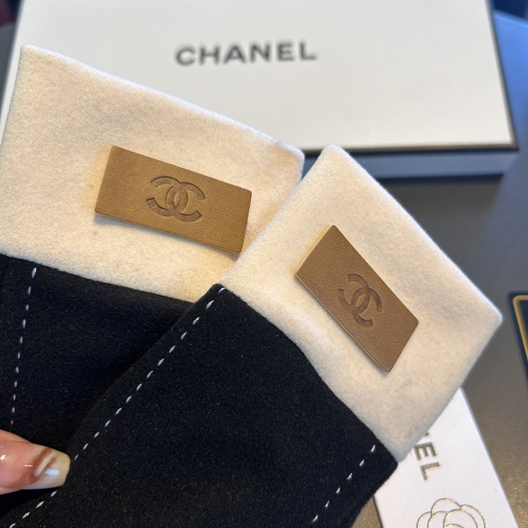 2025新款Chanel香奈儿专柜新品羊毛手套，时尚手套，秋冬保暖加绒内里，上手超舒适柔软、百搭！均码