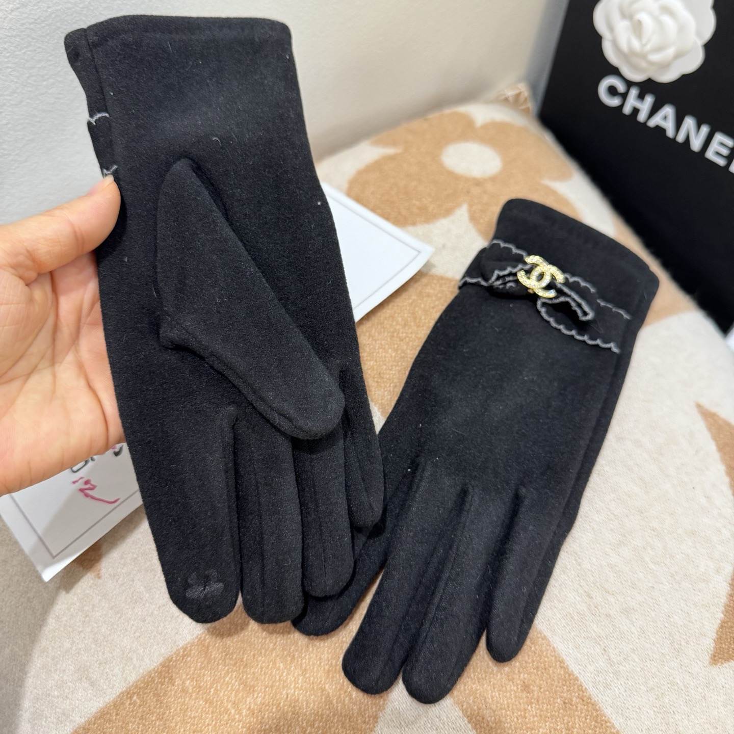 Chanel香奈儿专柜新品羊毛手套，时尚手套，秋冬保暖加绒内里，超仙上手超舒适柔软、百搭！均码