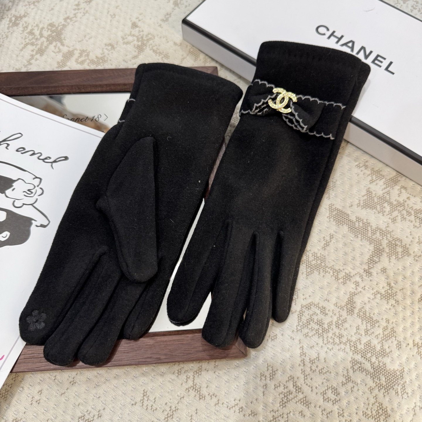 Chanel香奈儿专柜新品羊毛手套，时尚手套，秋冬保暖加绒内里，超仙上手超舒适柔软、百搭！均码