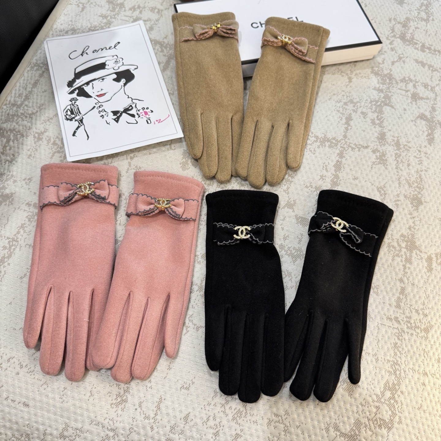 Chanel香奈儿专柜新品羊毛手套，时尚手套，秋冬保暖加绒内里，超仙上手超舒适柔软、百搭！均码