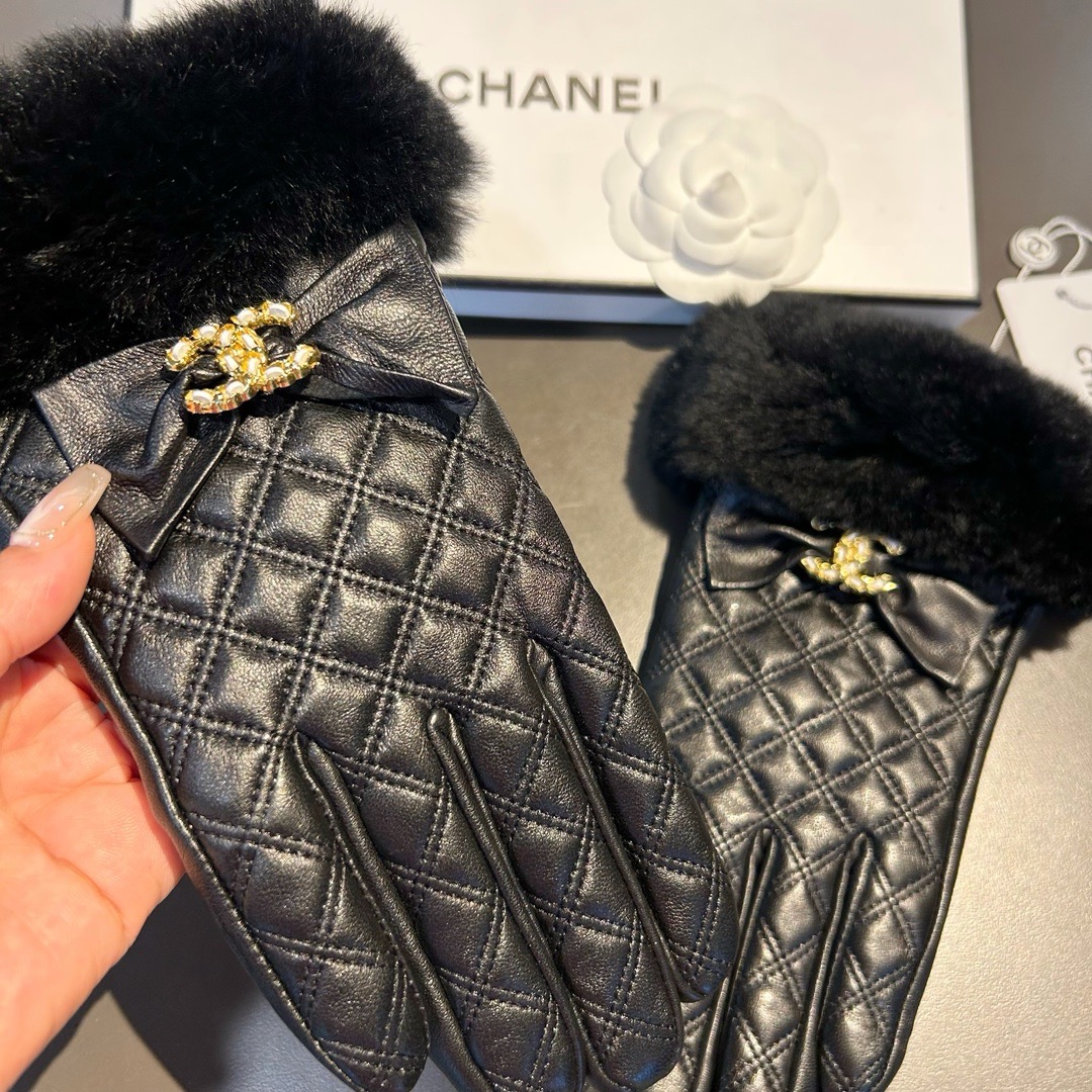 Chanel 香奈儿2025秋冬双C懒兔毛羊皮手套👍手机触屏，值得对比。。同款不同品质，秒杀市场差产品，