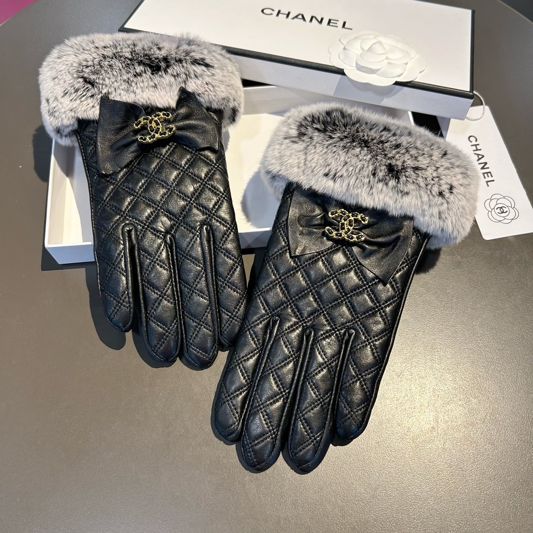 Chanel 香奈儿2025秋冬双C懒兔毛羊皮手套👍手机触屏，值得对比。。同款不同品质，秒杀市场差产品，