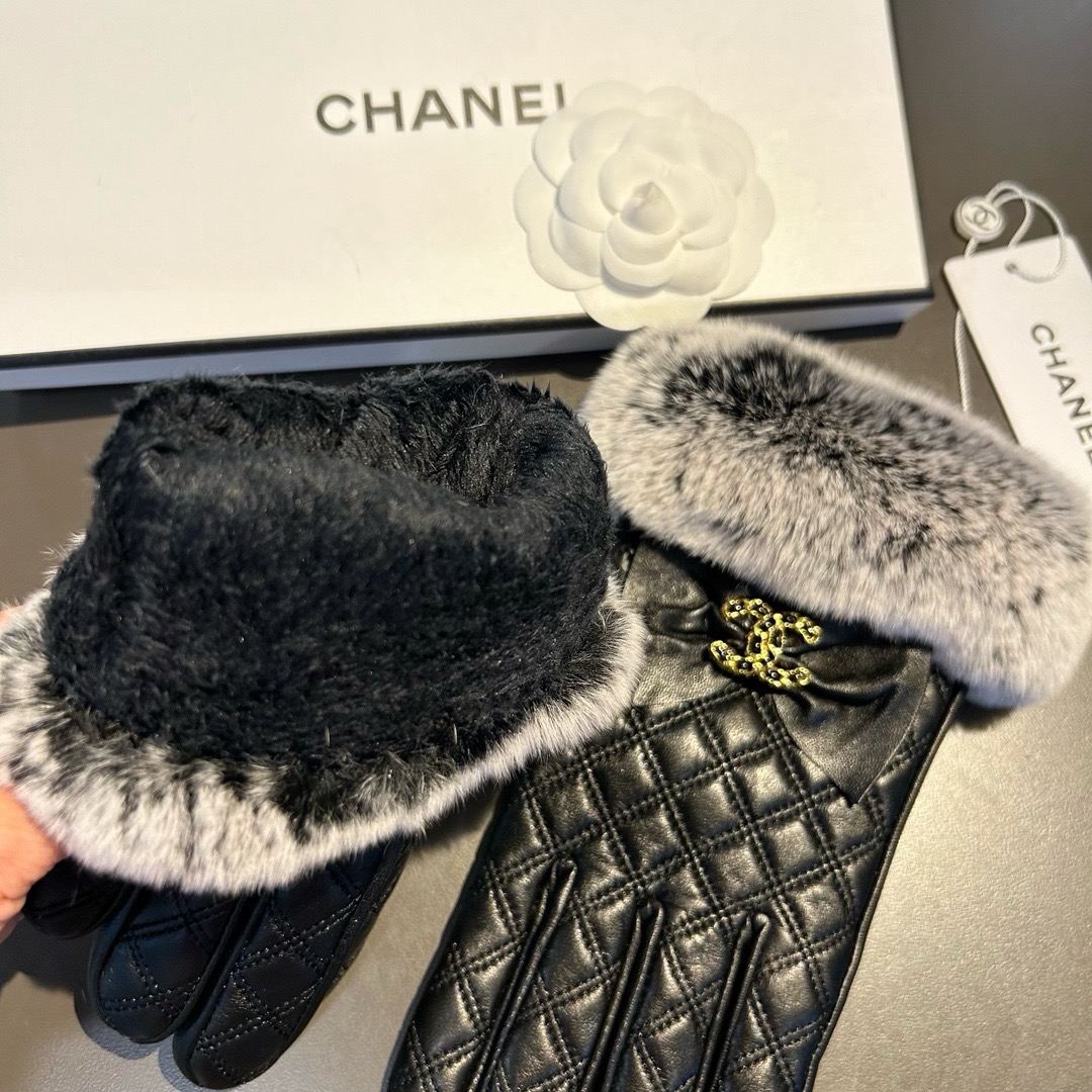 Chanel 香奈儿2025秋冬双C懒兔毛羊皮手套👍手机触屏，值得对比。。同款不同品质，秒杀市场差产品，