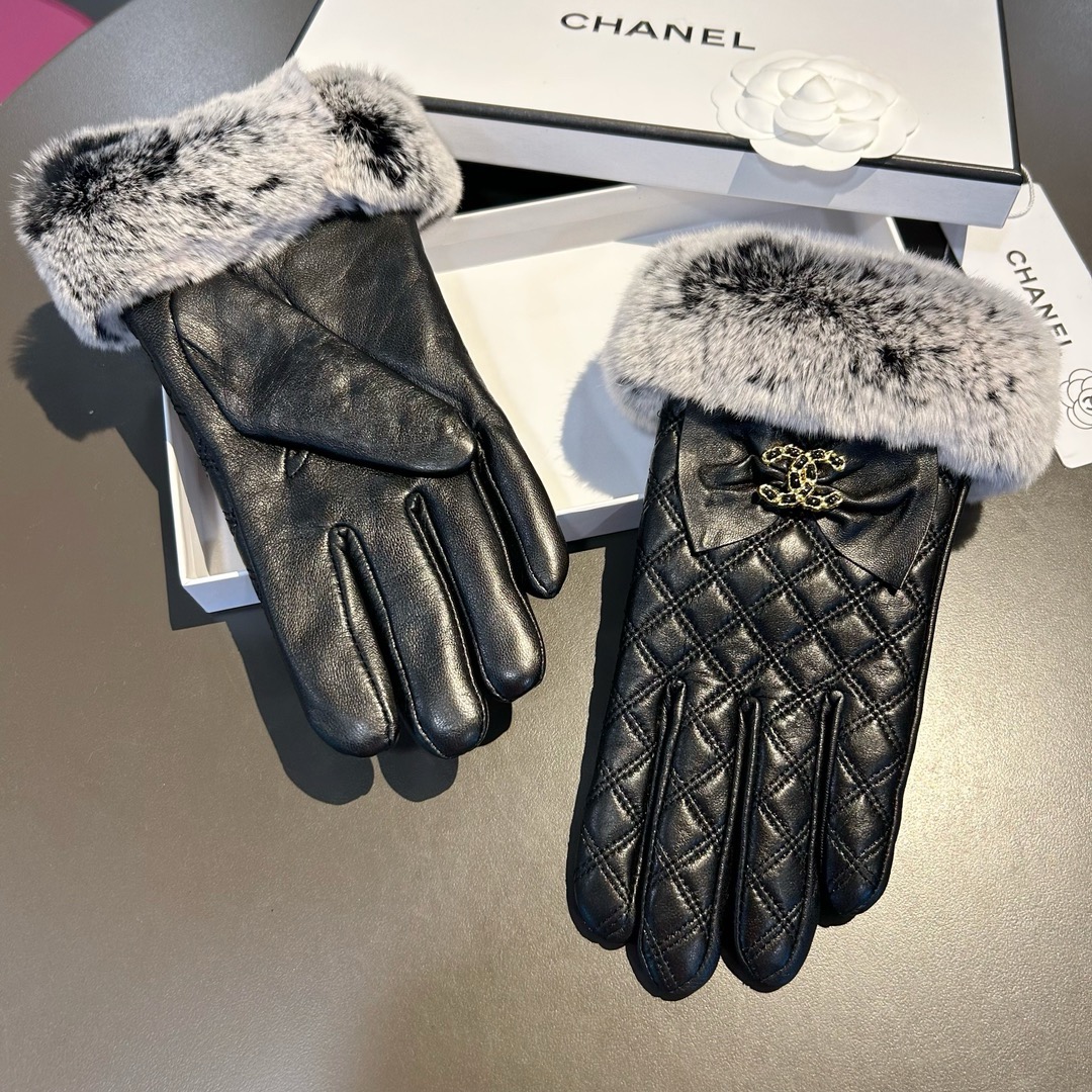 Chanel 香奈儿2025秋冬双C懒兔毛羊皮手套👍手机触屏，值得对比。。同款不同品质，秒杀市场差产品，