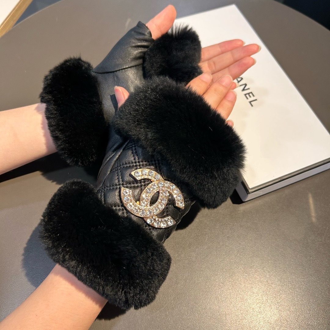 Chanel 香奈儿2025秋冬短款懒兔毛手套👍值得对比。。同款不同品质，秒杀市场差产品，进口一级羊皮➕