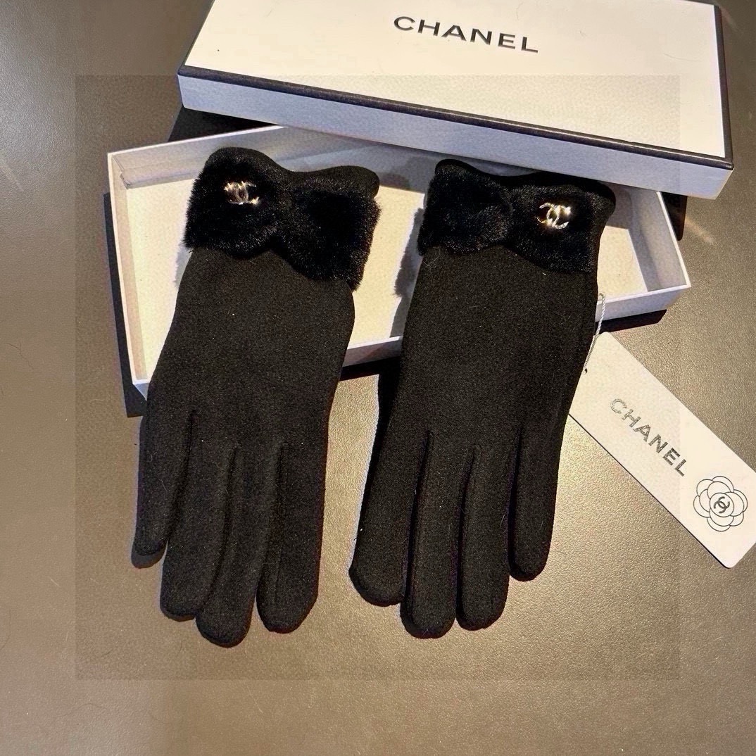 Chanel香奈儿专柜新品羊毛手套，时尚手套，秋冬保暖加绒内里，超仙山茶花，上手超舒适柔软、百搭！均码