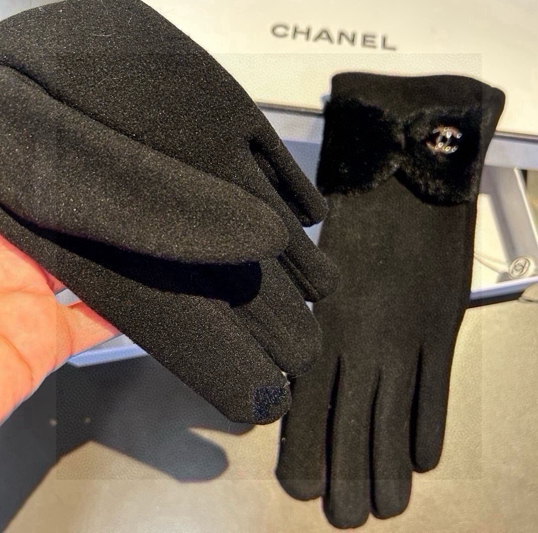 Chanel香奈儿专柜新品羊毛手套，时尚手套，秋冬保暖加绒内里，超仙山茶花，上手超舒适柔软、百搭！均码