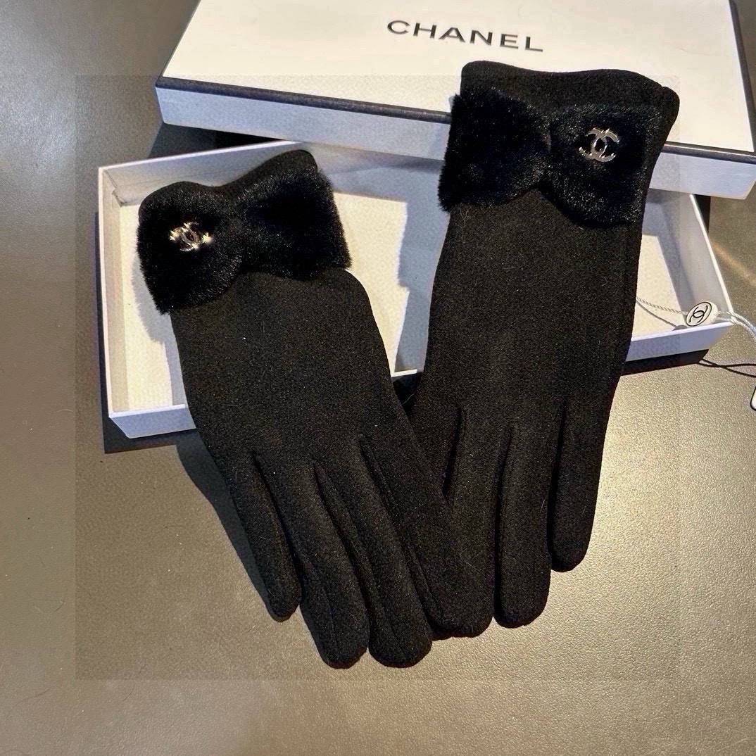 Chanel香奈儿专柜新品羊毛手套，时尚手套，秋冬保暖加绒内里，超仙山茶花，上手超舒适柔软、百搭！均码