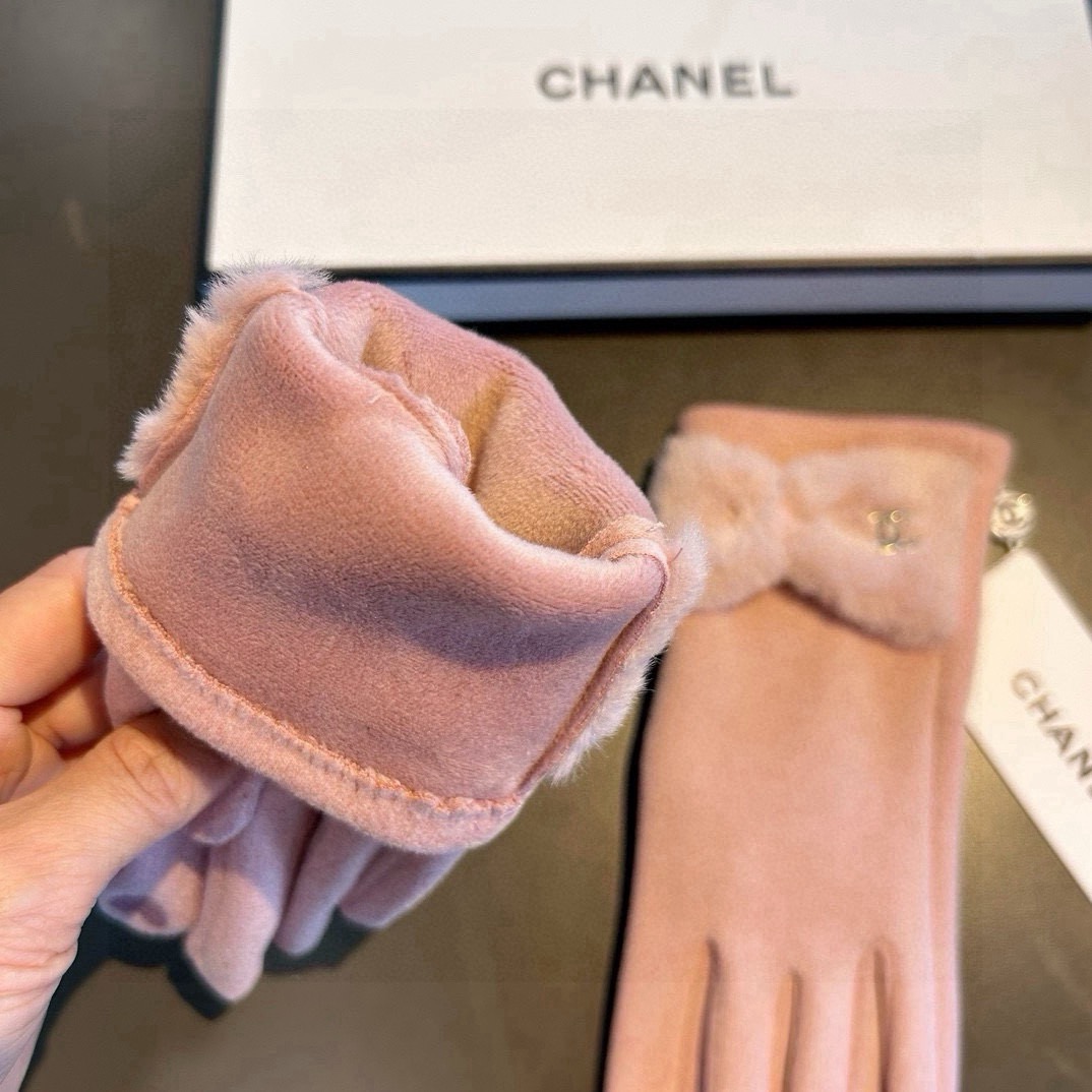 Chanel香奈儿专柜新品羊毛手套，时尚手套，秋冬保暖加绒内里，超仙山茶花，上手超舒适柔软、百搭！均码