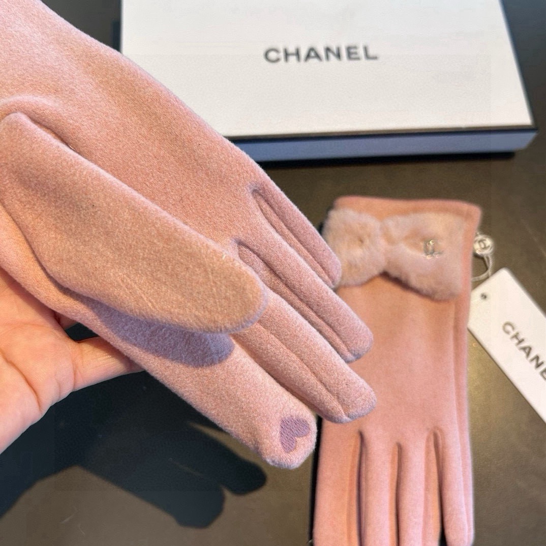 Chanel香奈儿专柜新品羊毛手套，时尚手套，秋冬保暖加绒内里，超仙山茶花，上手超舒适柔软、百搭！均码