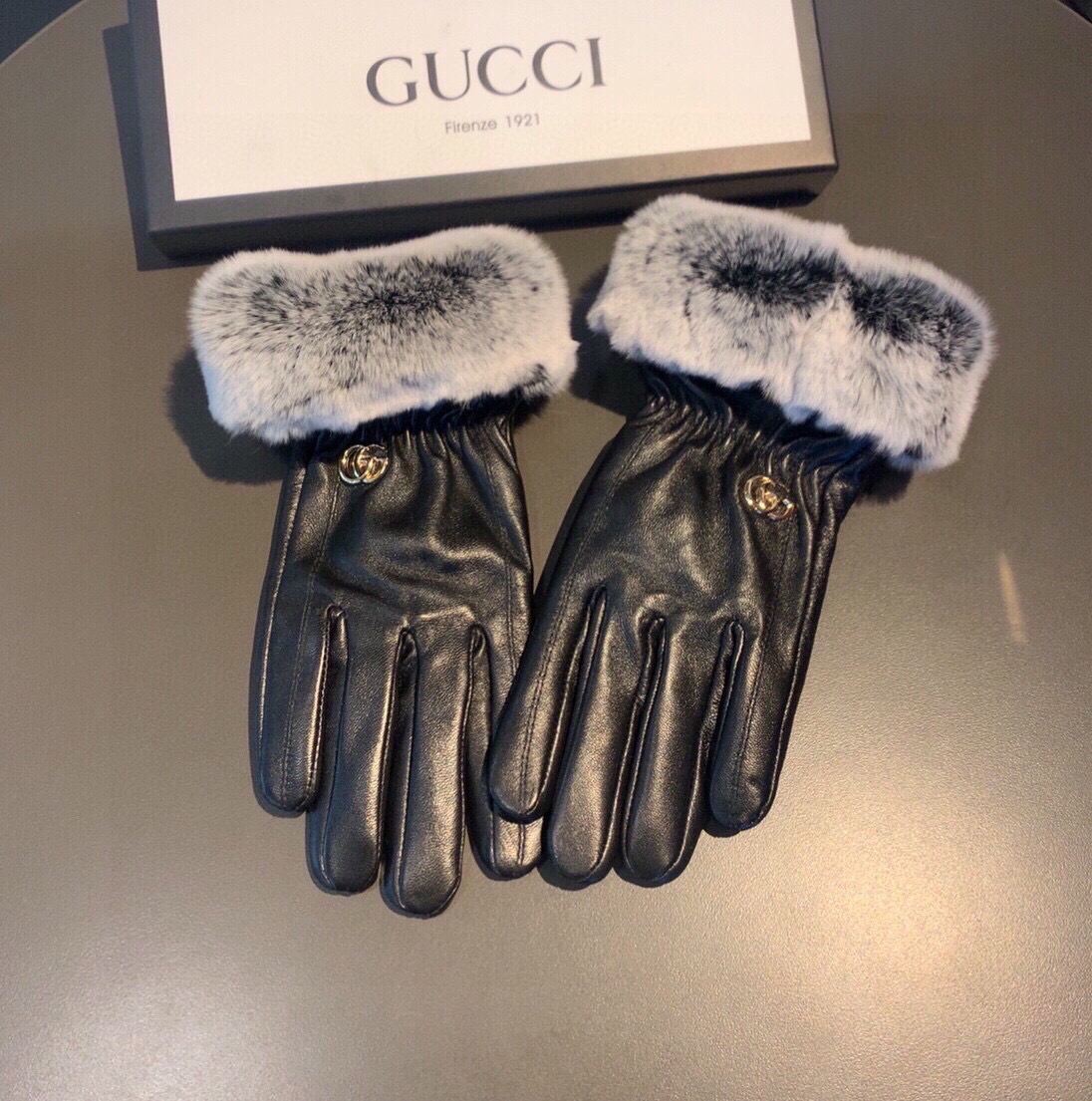 GUCCI古奇2025秋冬懒兔毛触屏手套👍女神集美们必备✈️单品，值得对比。。同款不同品质，秒杀市场差产