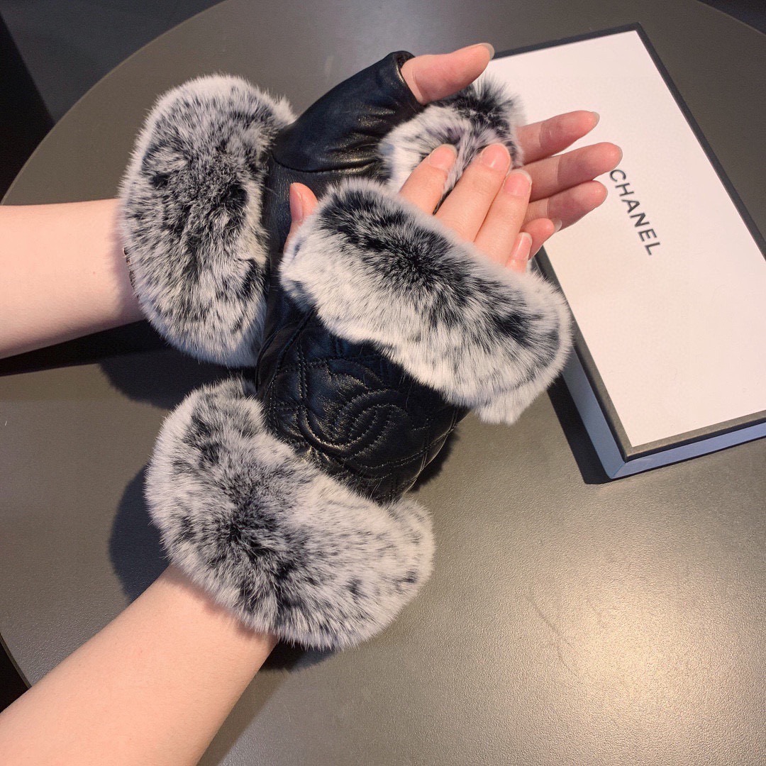 Chanel 香奈儿2025秋冬懒兔毛棱格羊皮手套👍值得对比。。同款不同品质，秒杀市场差产品，进口一级羊
