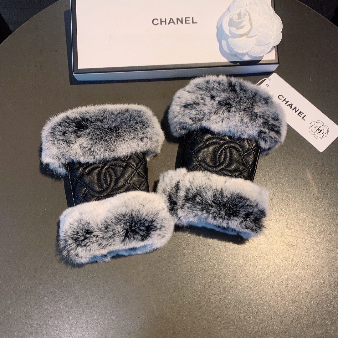Chanel 香奈儿2025秋冬懒兔毛棱格羊皮手套👍值得对比。。同款不同品质，秒杀市场差产品，进口一级羊