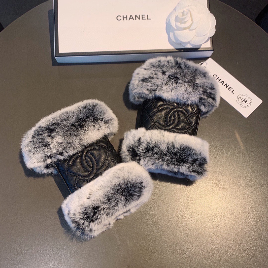 Chanel 香奈儿2025秋冬懒兔毛棱格羊皮手套👍值得对比。。同款不同品质，秒杀市场差产品，进口一级羊