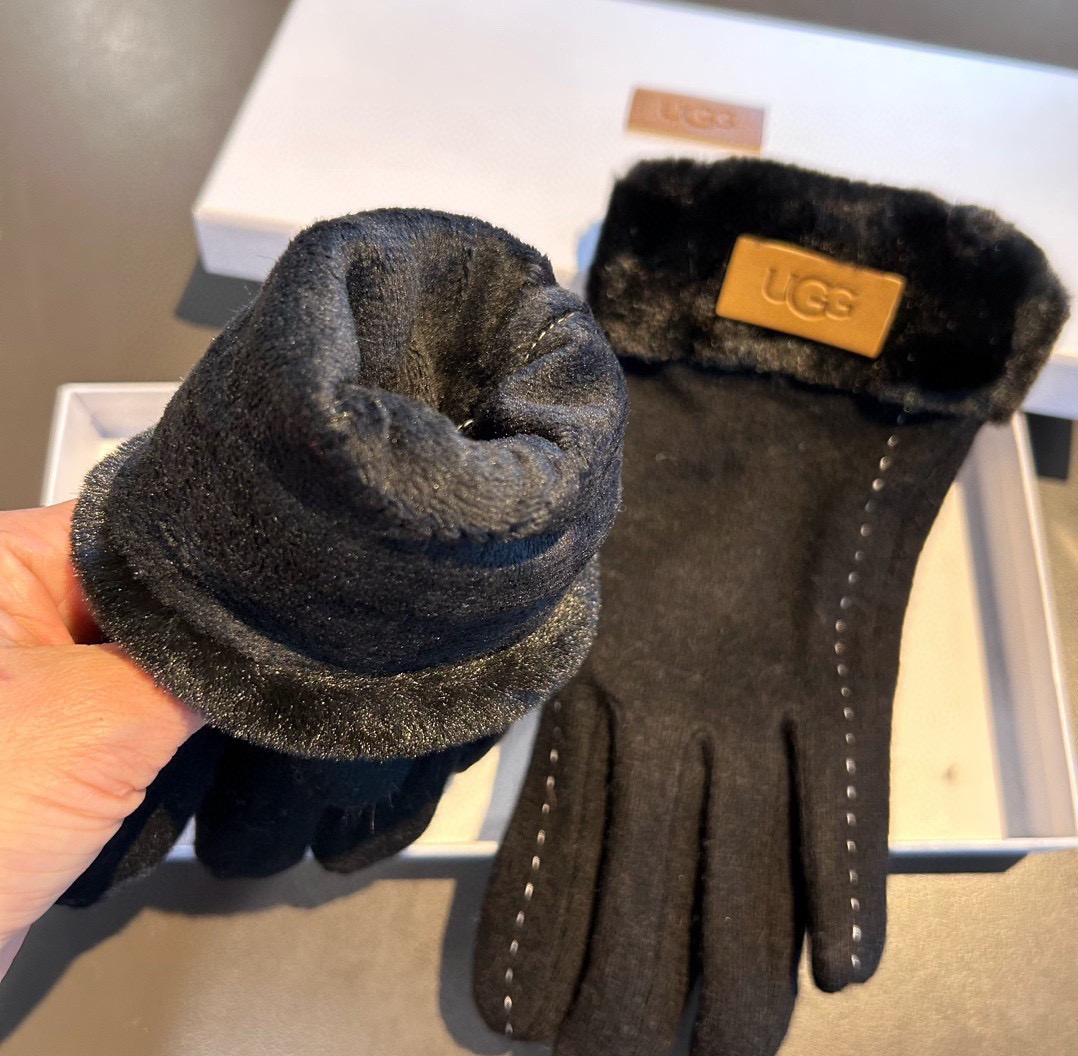 UGG2025秋冬懒兔毛羊毛手套👍值得对比。。同款不同品质，秒杀市场差产品，羊毛十懒兔毛内里加绒 🙌经典
