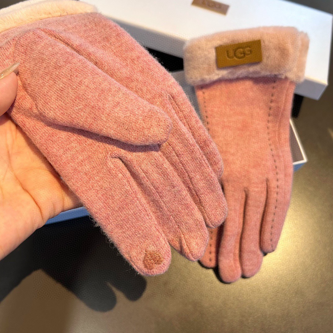 UGG2025秋冬懒兔毛羊毛手套👍值得对比。。同款不同品质，秒杀市场差产品，羊毛十懒兔毛内里加绒 🙌经典