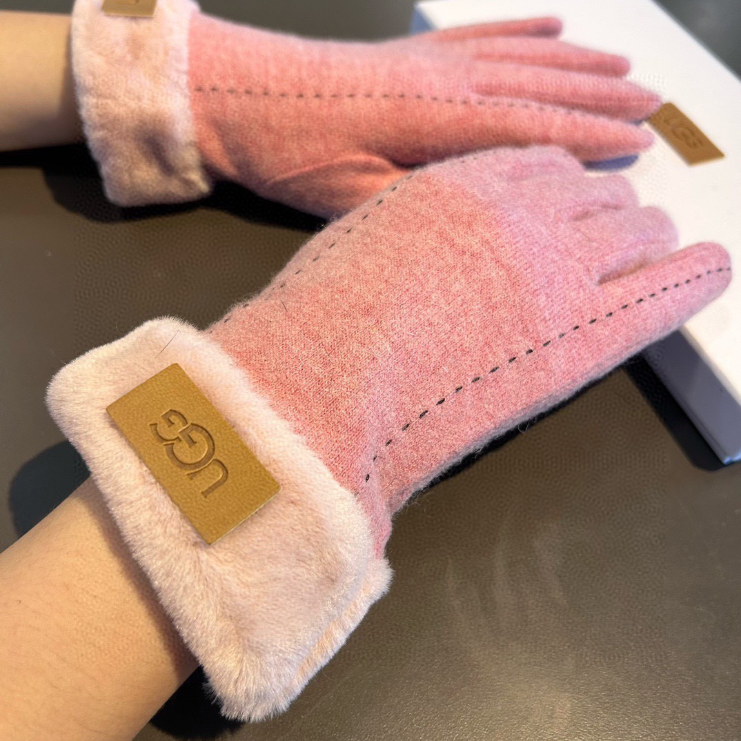 UGG2025秋冬懒兔毛羊毛手套👍值得对比。。同款不同品质，秒杀市场差产品，羊毛十懒兔毛内里加绒 🙌经典