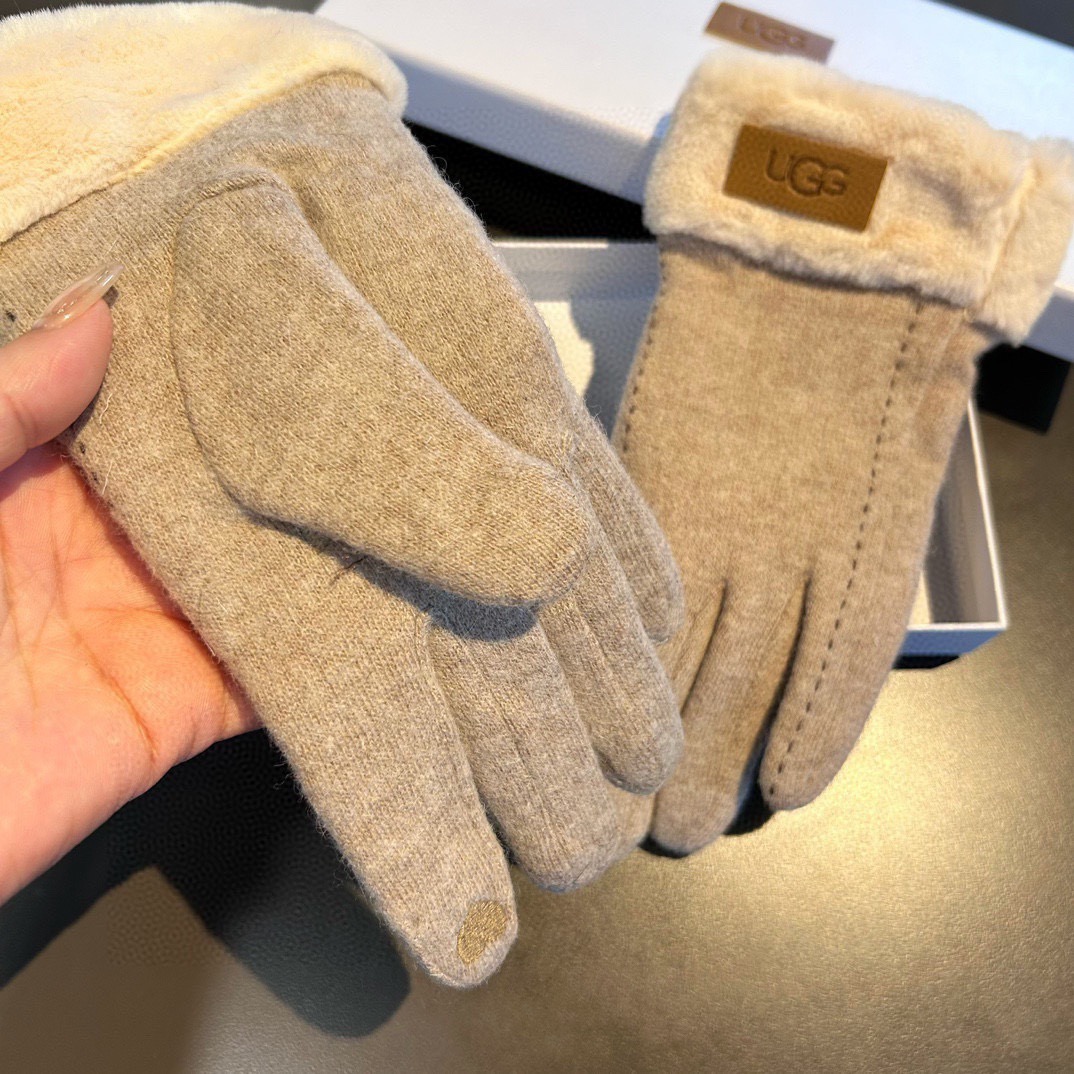 UGG2025秋冬懒兔毛羊毛手套👍值得对比。。同款不同品质，秒杀市场差产品，羊毛十懒兔毛内里加绒 🙌经典