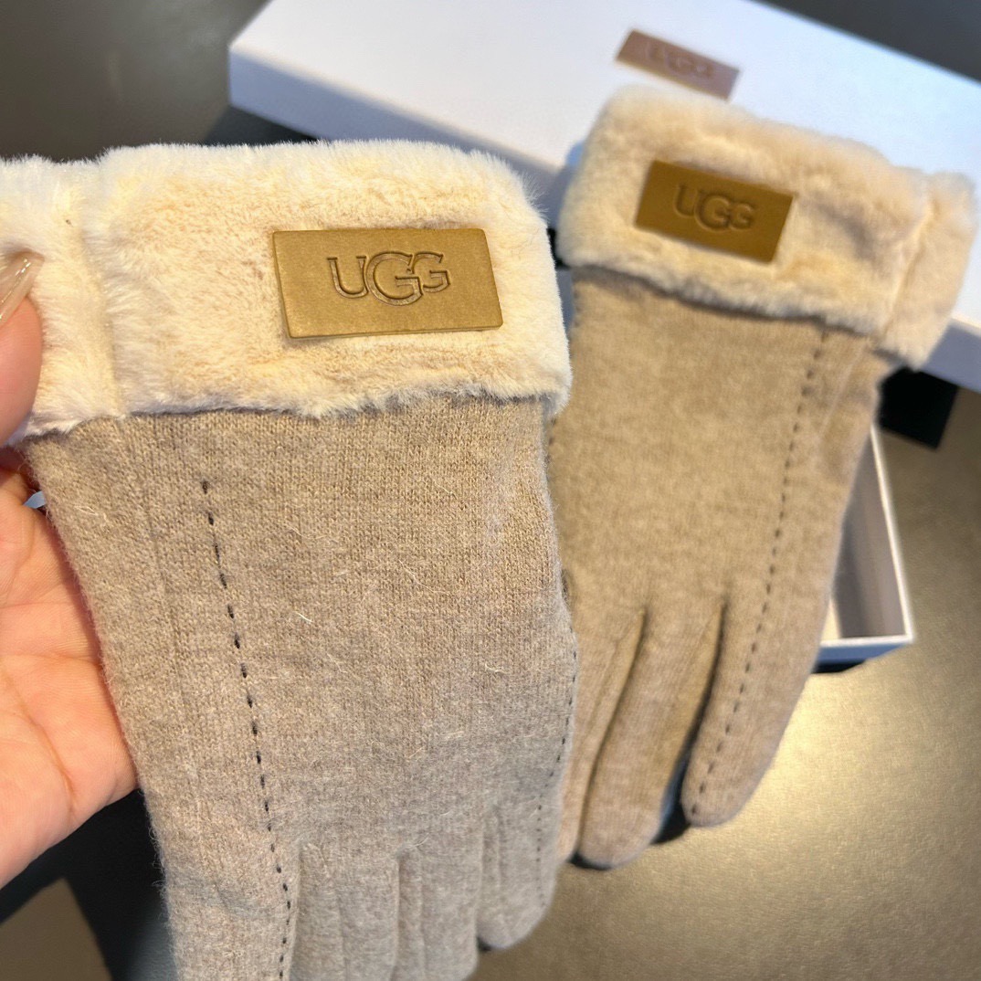 UGG2025秋冬懒兔毛羊毛手套👍值得对比。。同款不同品质，秒杀市场差产品，羊毛十懒兔毛内里加绒 🙌经典