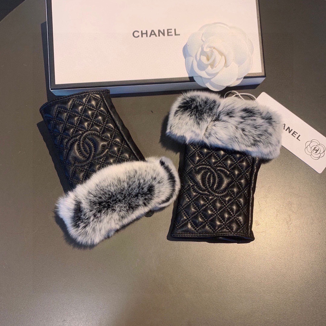 Chanel 香奈儿2025秋冬短款懒兔毛手套👍值得对比。。同款不同品质，秒杀市场差产品，进口一级羊皮➕