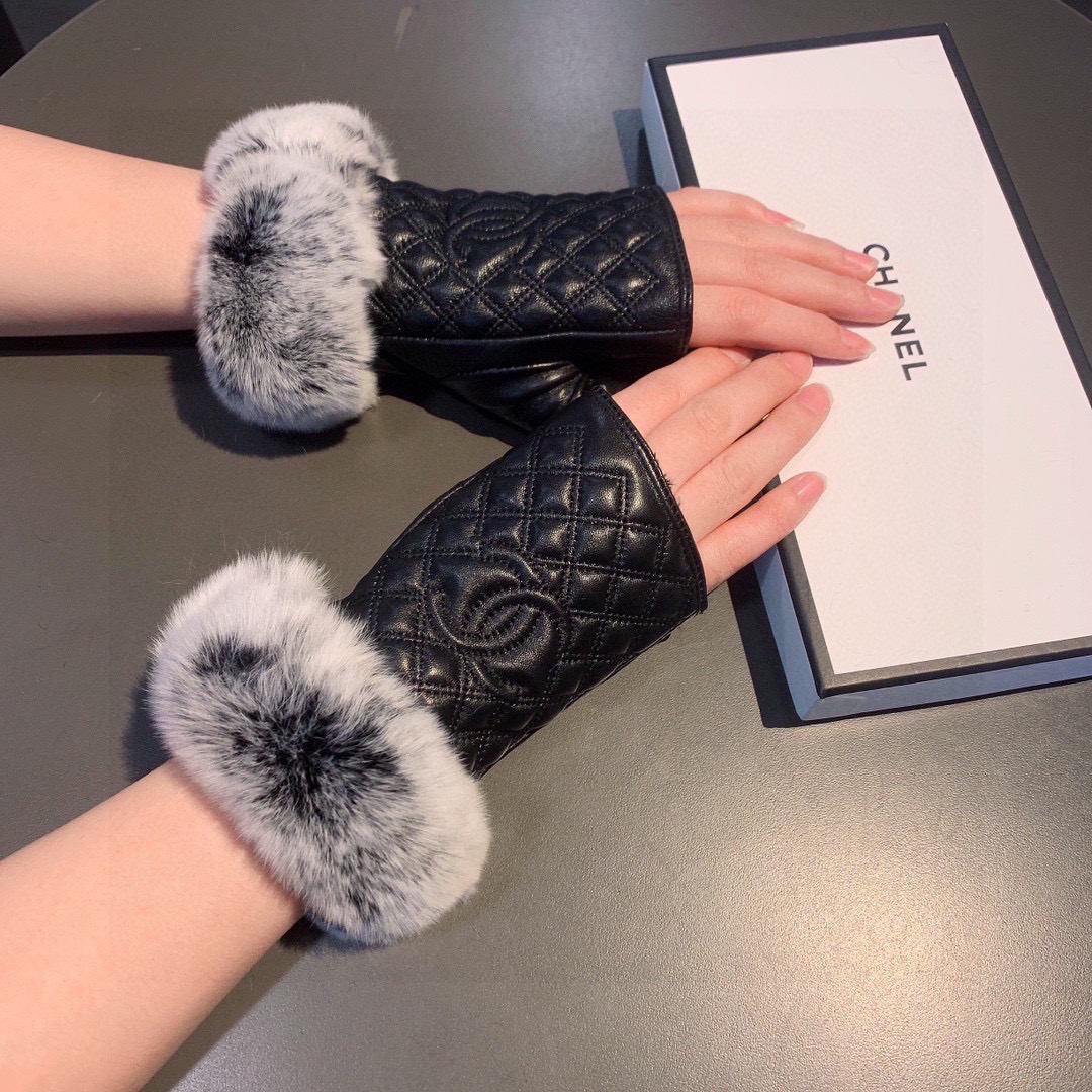 Chanel 香奈儿2025秋冬短款懒兔毛手套👍值得对比。。同款不同品质，秒杀市场差产品，进口一级羊皮➕