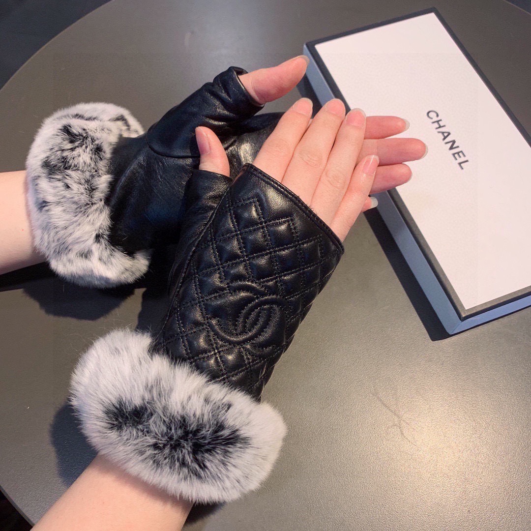 Chanel 香奈儿2025秋冬短款懒兔毛手套👍值得对比。。同款不同品质，秒杀市场差产品，进口一级羊皮➕
