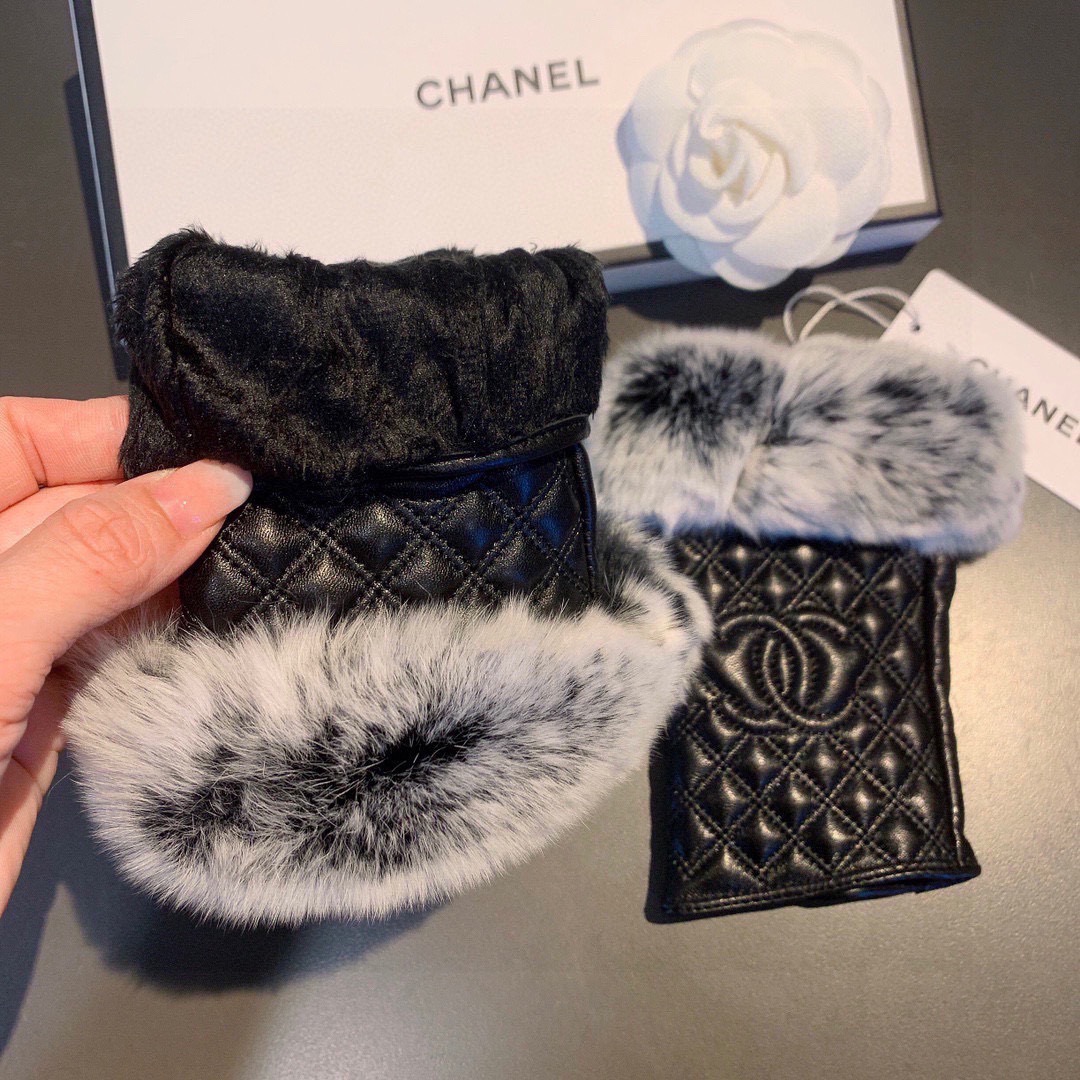 Chanel 香奈儿2025秋冬短款懒兔毛手套👍值得对比。。同款不同品质，秒杀市场差产品，进口一级羊皮➕