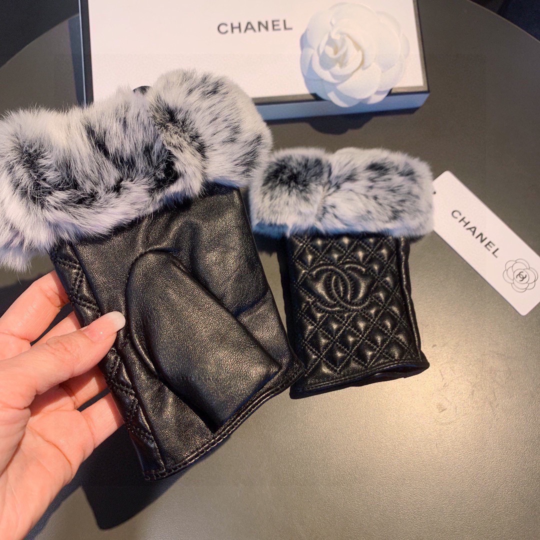 Chanel 香奈儿2025秋冬短款懒兔毛手套👍值得对比。。同款不同品质，秒杀市场差产品，进口一级羊皮➕