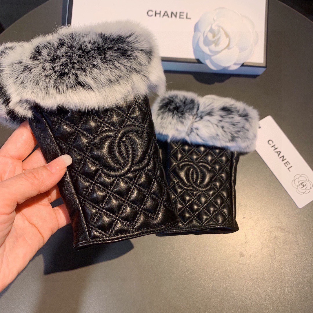 Chanel 香奈儿2025秋冬短款懒兔毛手套👍值得对比。。同款不同品质，秒杀市场差产品，进口一级羊皮➕